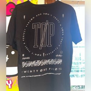 Hot Topic Twenty One Pilots Band T Shirt